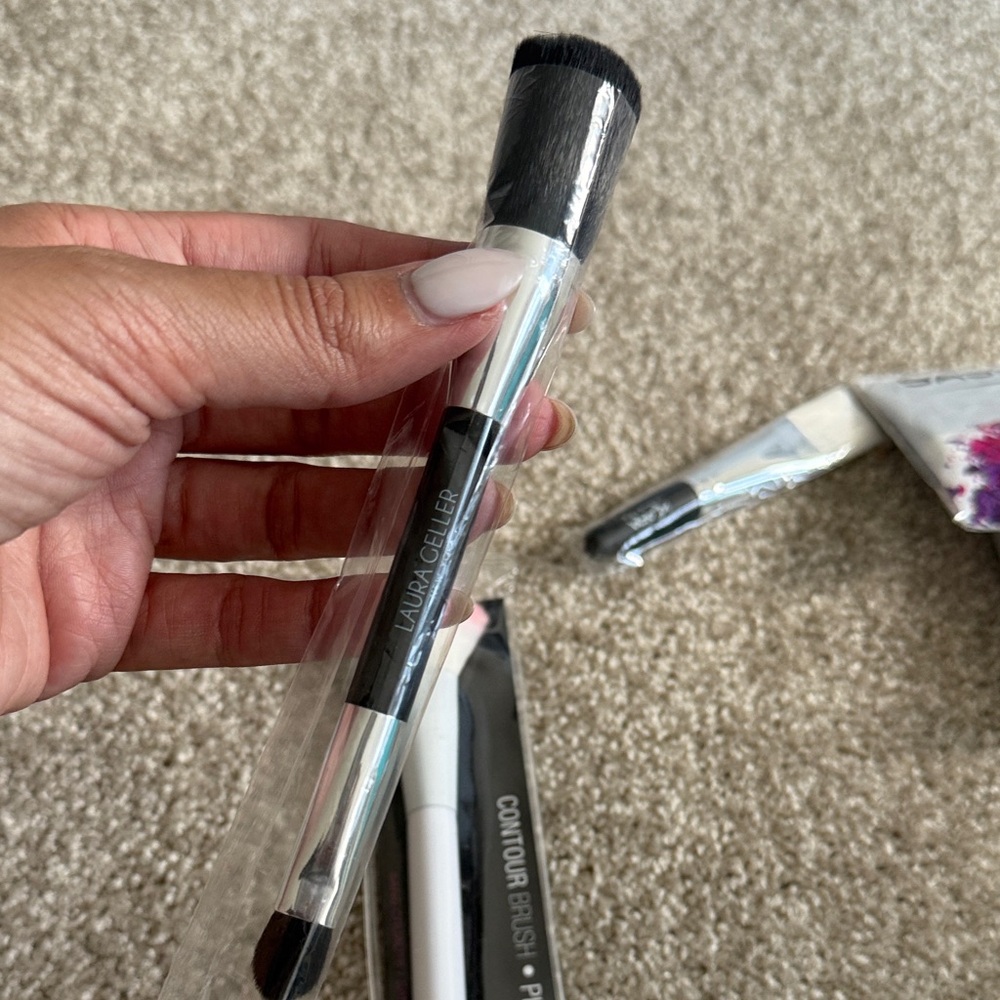Laura Gellar Black and Silver Makeup Brush